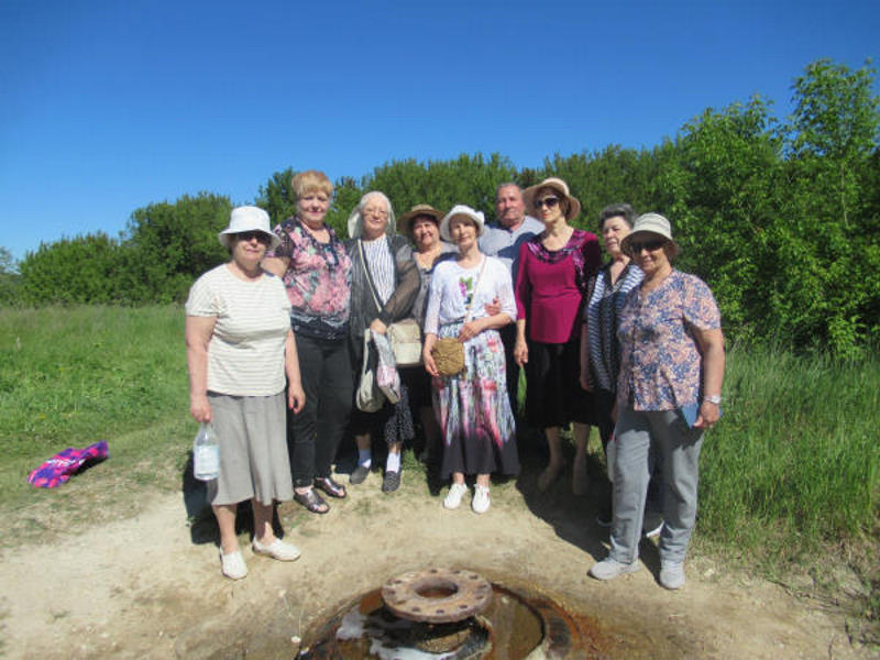 Мира не узнаешь,  не зная края своего.